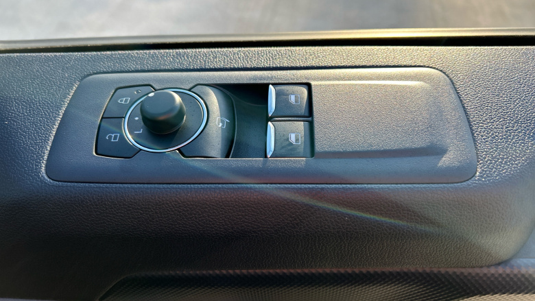 Ford Transit Custom E-320 L1 Rwd 100kW 65kWh H1 Van Limited Auto